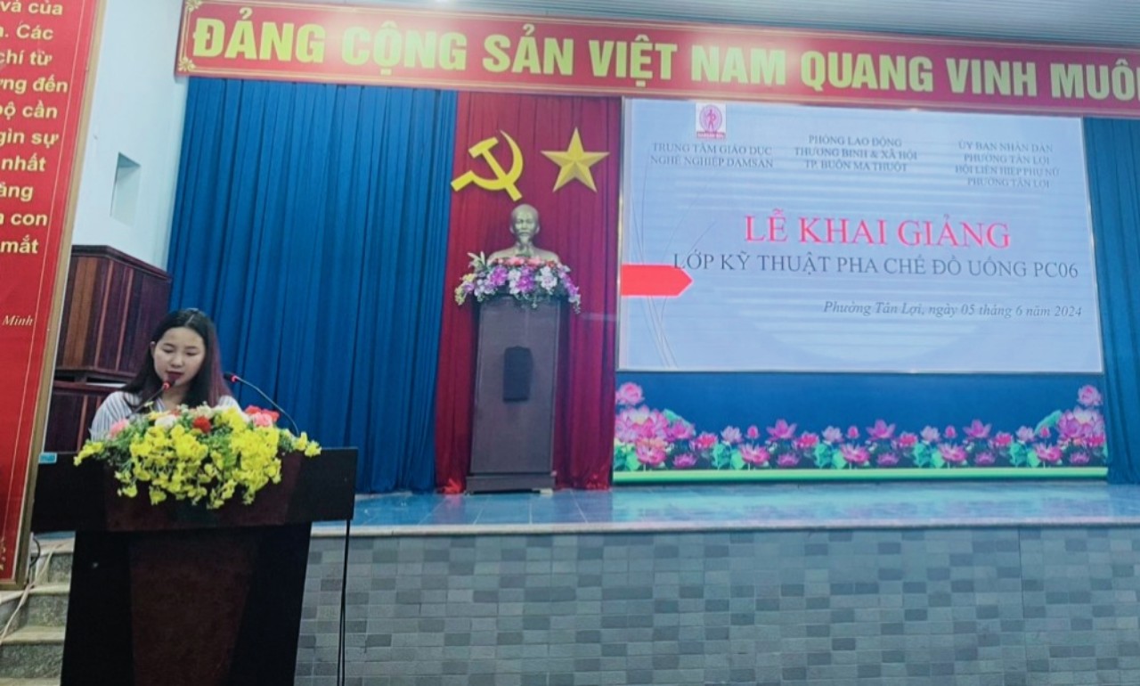 KHAI GIẢNG LỚP PHA CHẾ CHO CHỊ EM PHỤ NỮ TRÊN ĐỊA BÀN PHƯỜNG TÂN LỢI 