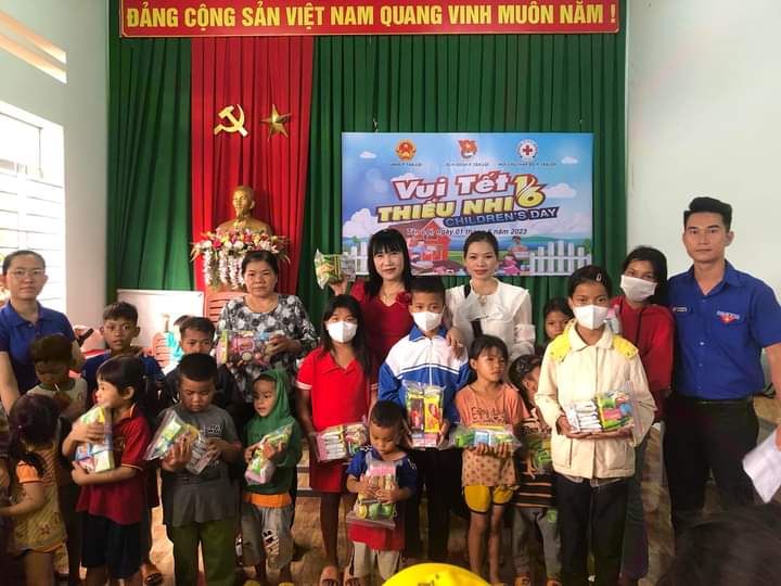 ĐOÀN THANH NIÊN PHƯỜNG TÂN LỢI TỔ CHỨC NGÀY QUỐC TẾ THIẾU NHI 1/6 CHO CÁC CHÁU THIẾU NHI TẠI TỔ DÂN PHỐ 9